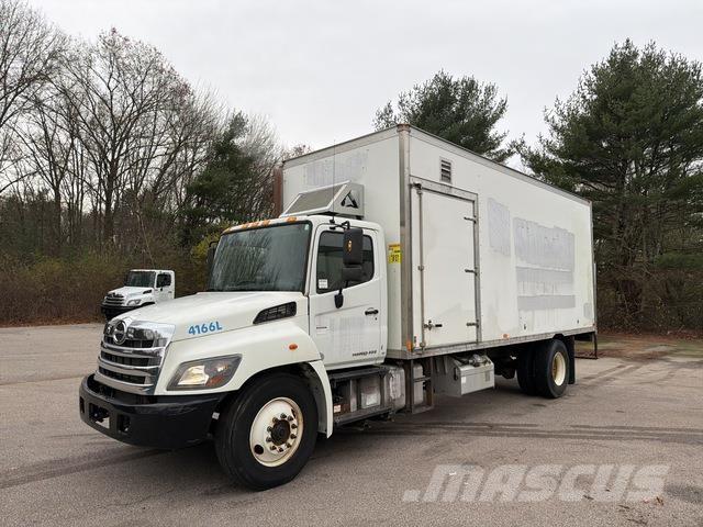 Hino 338 Фургони