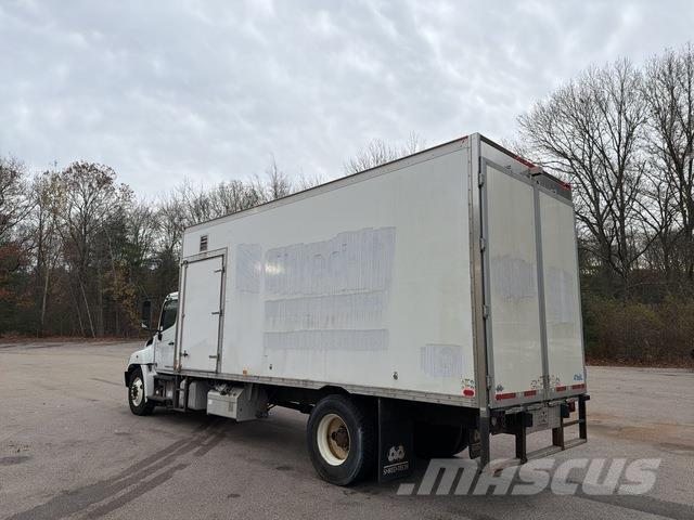 Hino 338 Фургони