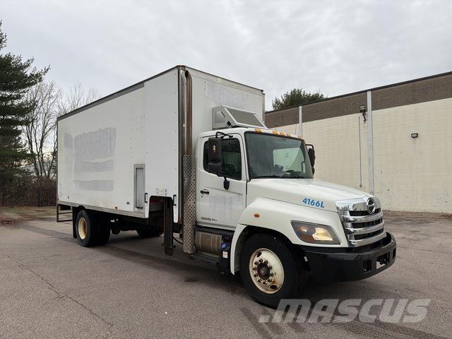 Hino 338 Фургони