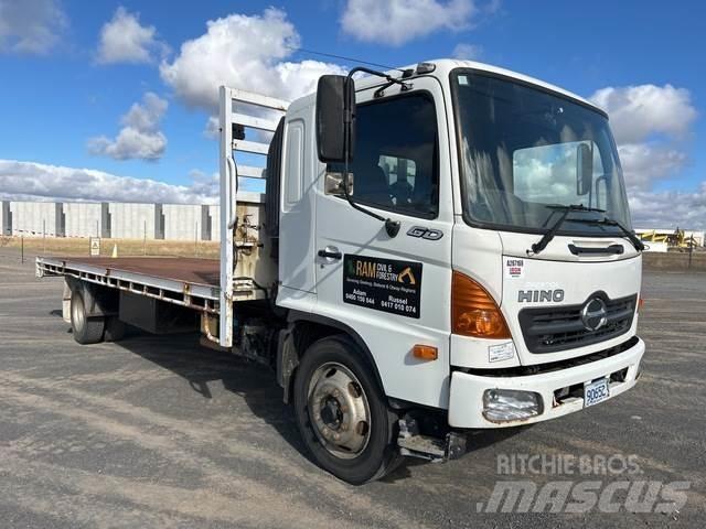 Hino 6D1J Вантажівки-платформи/бокове розвантаження