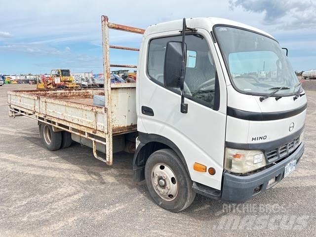 Hino Dutro Вантажівки-платформи/бокове розвантаження