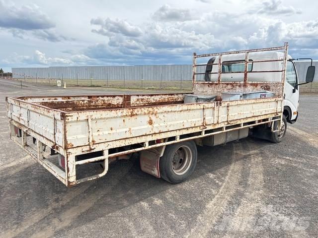 Hino Dutro Вантажівки-платформи/бокове розвантаження