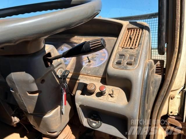 Hino GD1J Вантажівки-платформи/бокове розвантаження