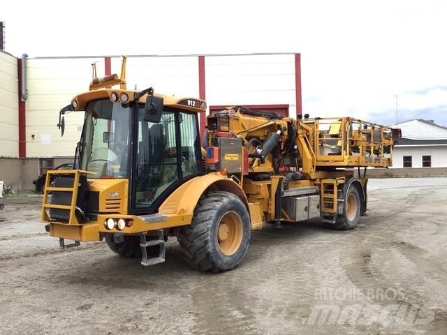 Hydrema 912 Автовишки на базі вантажівки