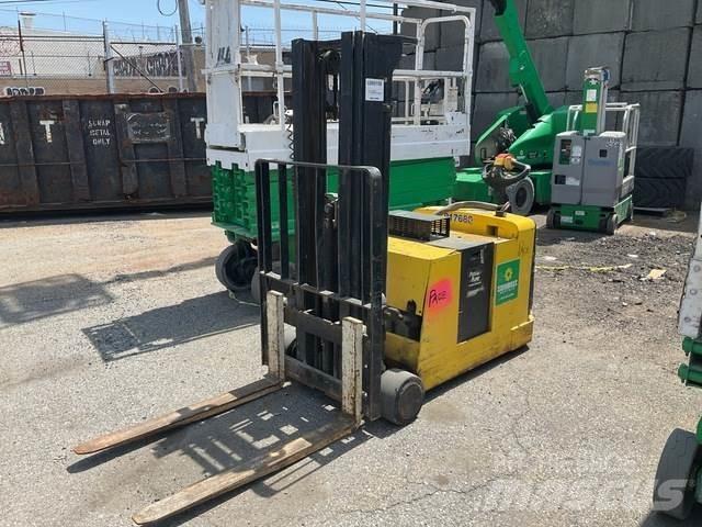 Hyster W30ZC Самохідні електроштабелери