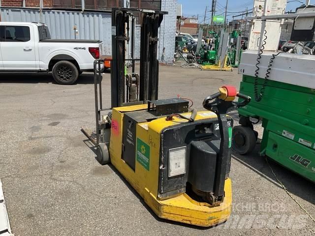 Hyster W30ZC Самохідні електроштабелери