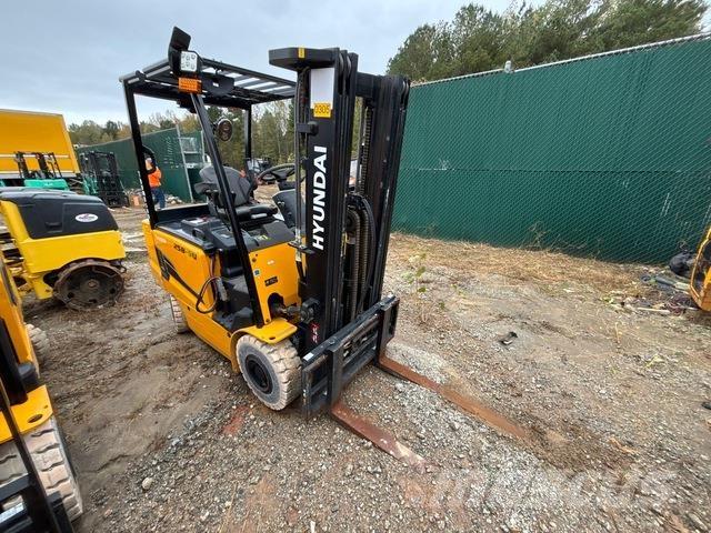 Hyundai 25B-9U Електронавантажувачі