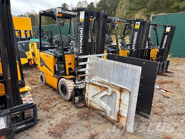 Hyundai 25B-9U Електронавантажувачі