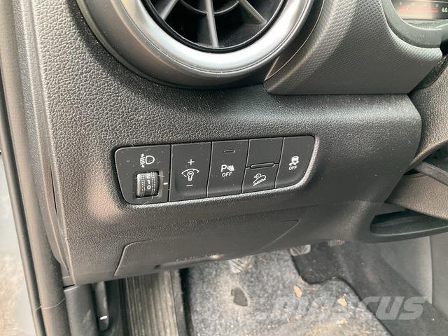 Hyundai Kona Автомобілі