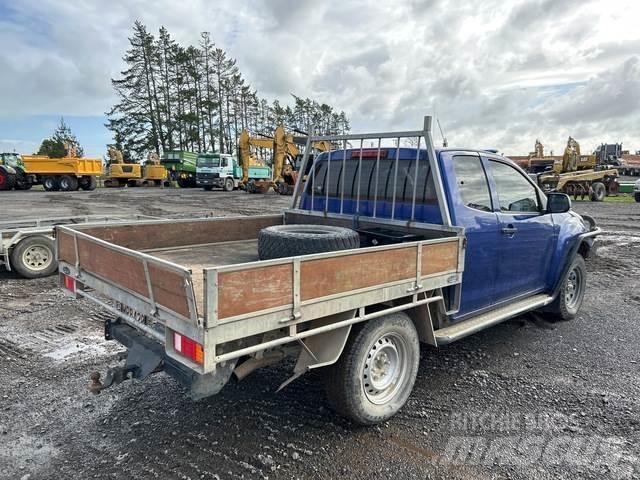 Isuzu D-Max Пікапи / Бічне розвантаження
