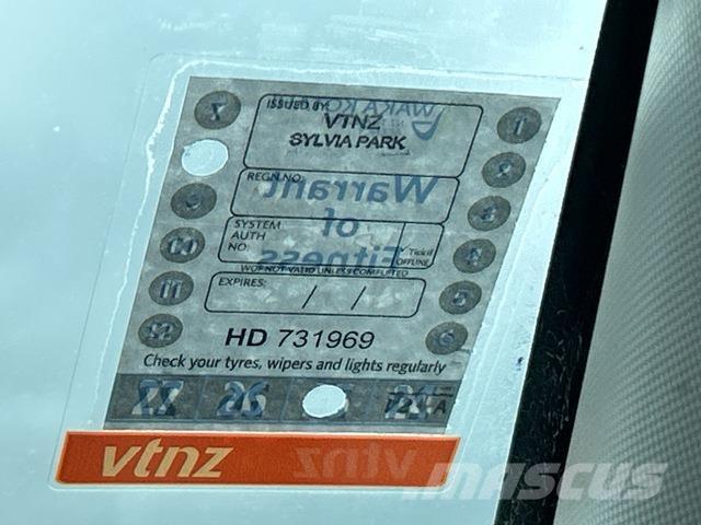 Isuzu D-Max Пікапи / Бічне розвантаження