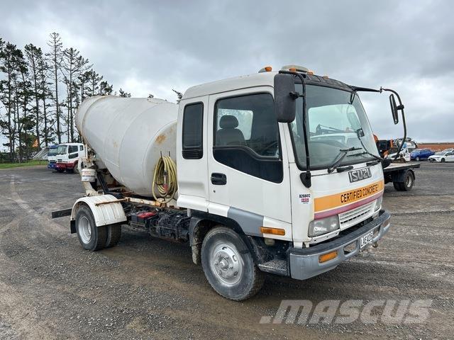 Isuzu Forward Поливальні машини