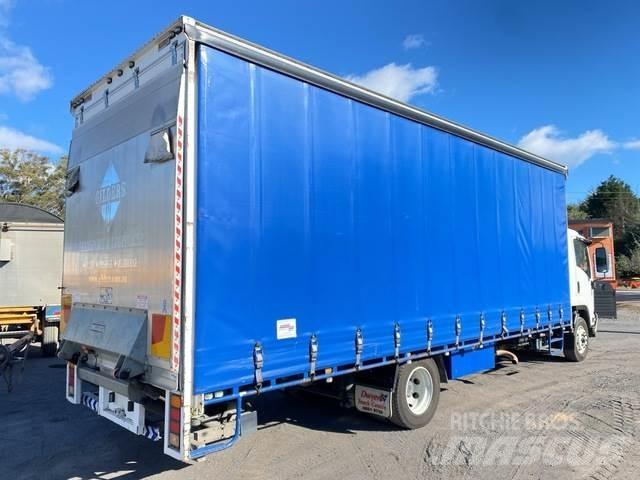 Isuzu FSD 850 Тентовані вантажівки