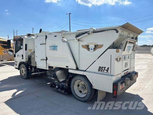 Isuzu NQR Прибиральні машини