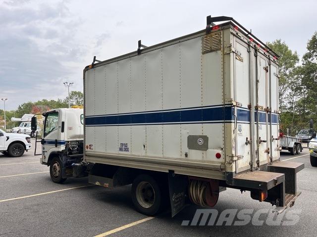 Isuzu NQR Фургони