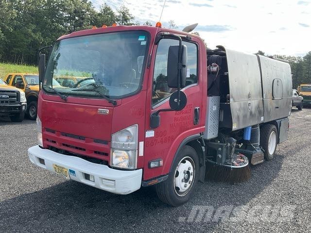 Isuzu NRR Прибиральні машини