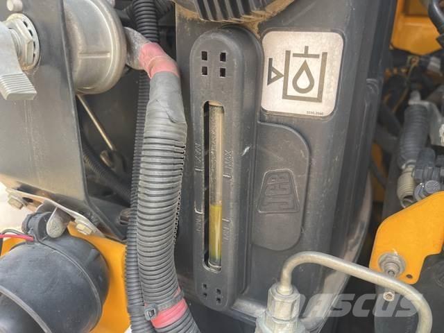 JCB 135 HD Міні-навантажувачі