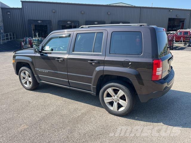 Jeep Patriot Автомобілі