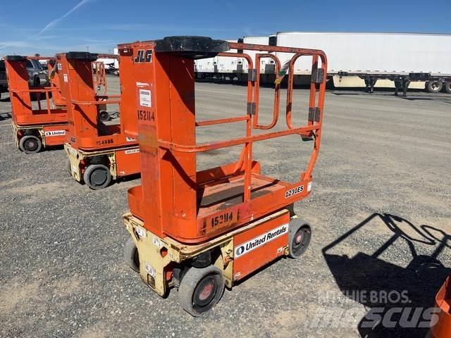 JLG 1230ES Вертикальні щоглові підйомники