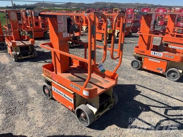 JLG 1230ES Вертикальні щоглові підйомники