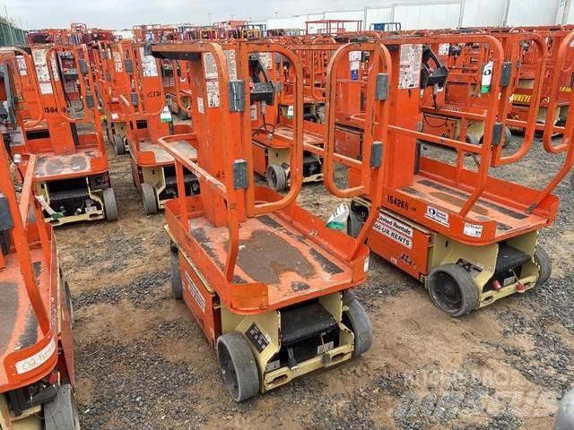 JLG 1230ES Вертикальні щоглові підйомники