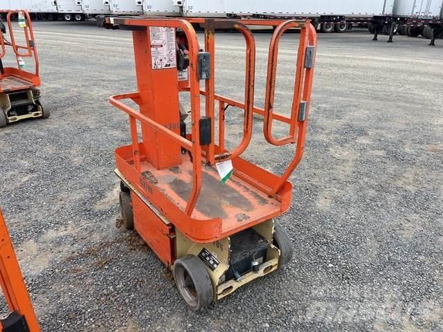 JLG 1230ES Вертикальні щоглові підйомники