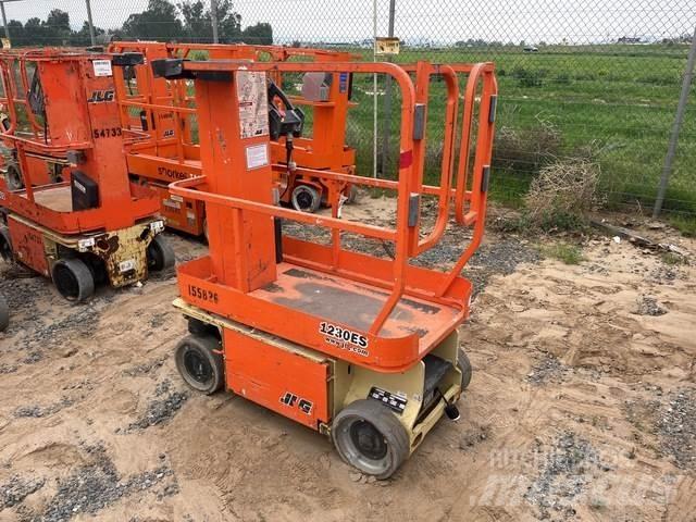 JLG 1230ES Вертикальні щоглові підйомники