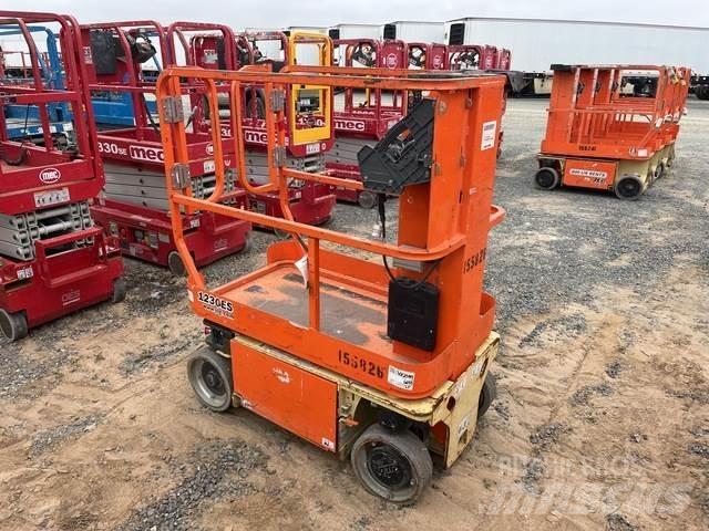 JLG 1230ES Вертикальні щоглові підйомники