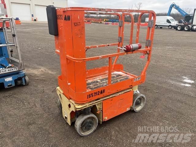 JLG 1230ES Вертикальні щоглові підйомники