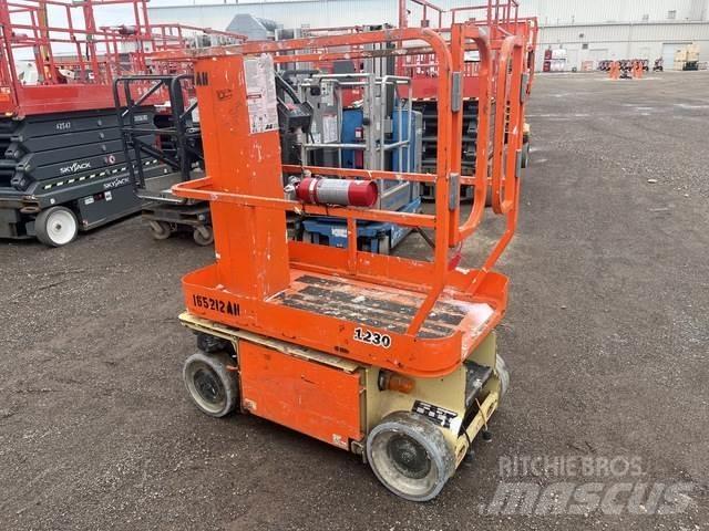 JLG 1230ES Вертикальні щоглові підйомники