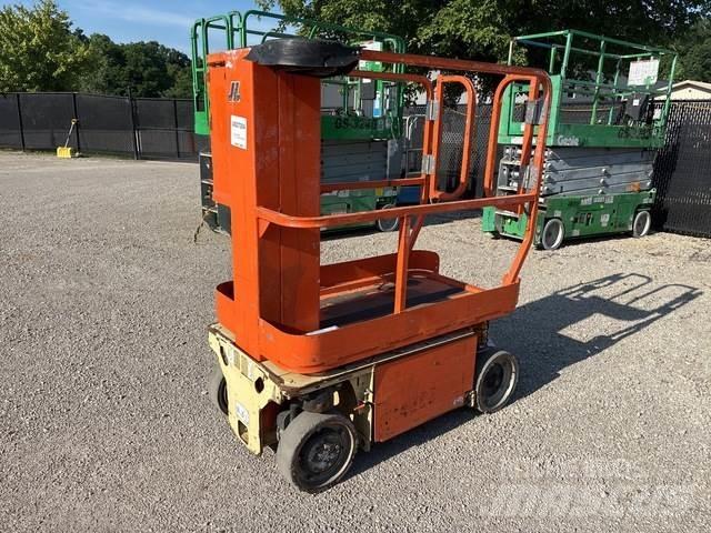 JLG 1230ES Вертикальні щоглові підйомники