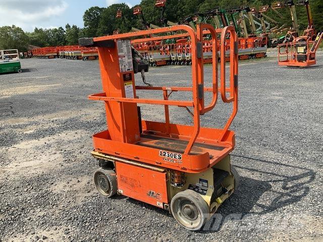 JLG 1230ES Вертикальні щоглові підйомники