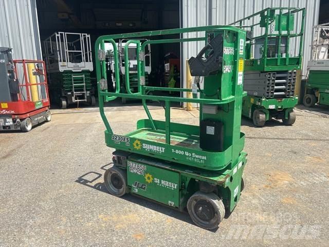 JLG 1230ES Вертикальні щоглові підйомники