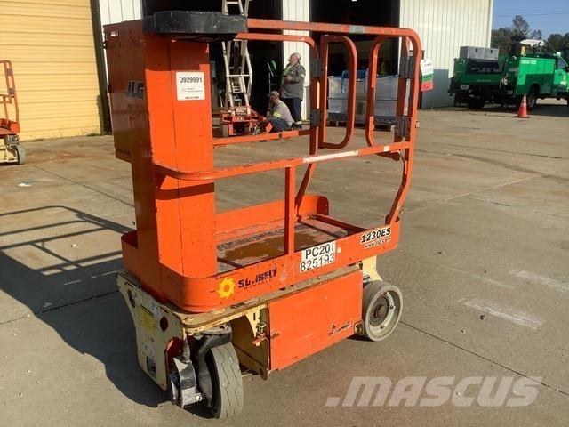 JLG 1230ES Вертикальні щоглові підйомники
