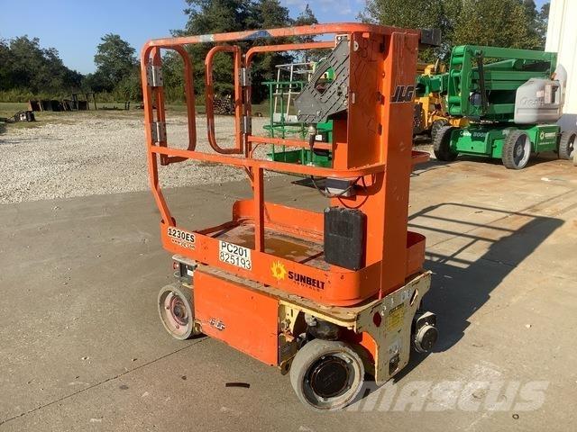 JLG 1230ES Вертикальні щоглові підйомники