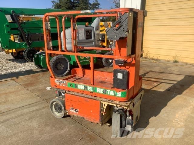 JLG 1230ES Вертикальні щоглові підйомники