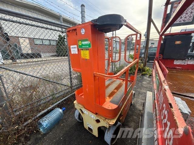 JLG 1230ES Вертикальні щоглові підйомники