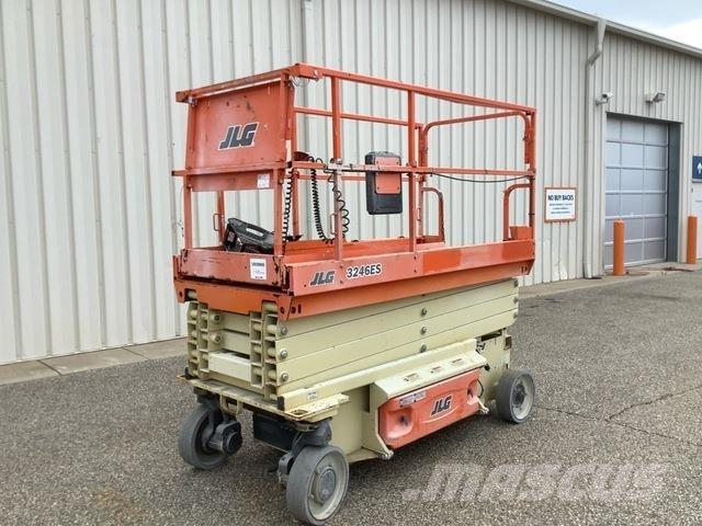 JLG 3246ES Підйомники-ножиці