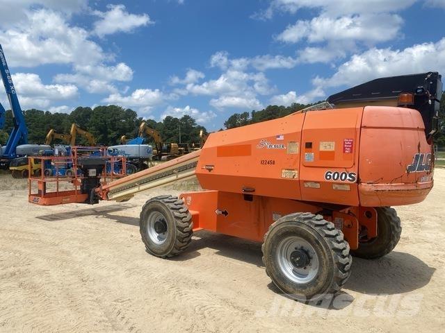 JLG 600S Телескопічні підйомники
