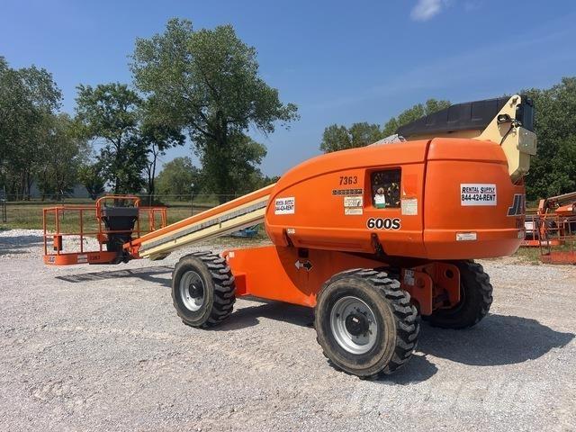 JLG 600S Телескопічні підйомники