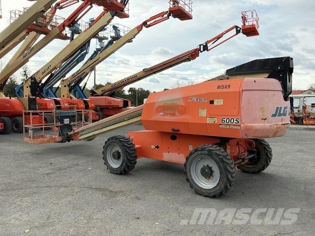 JLG 600S Телескопічні підйомники