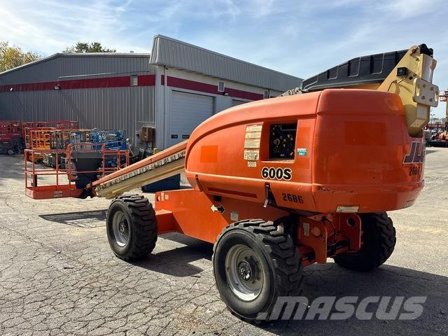 JLG 600S Телескопічні підйомники