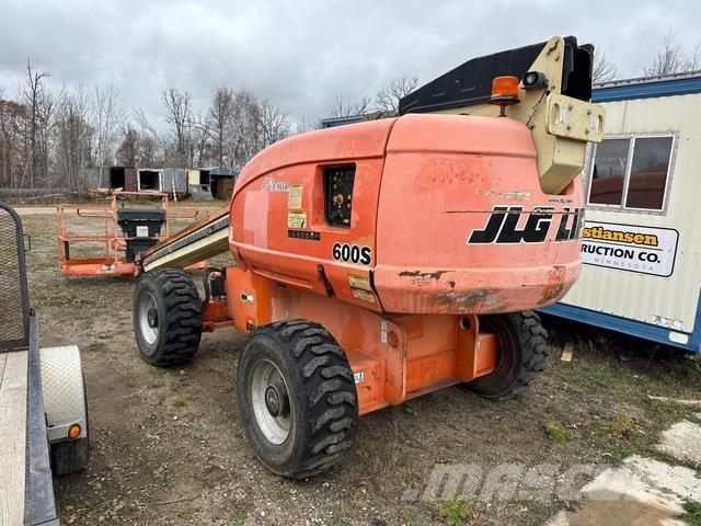 JLG 600S Телескопічні підйомники