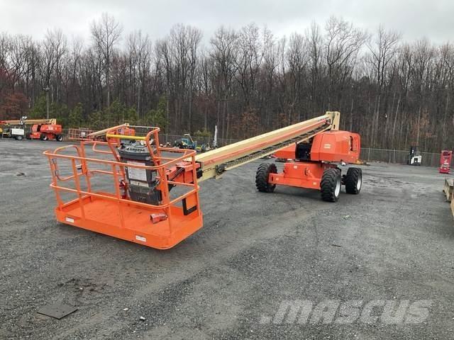 JLG 800S Телескопічні підйомники
