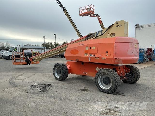 JLG 800S Телескопічні підйомники