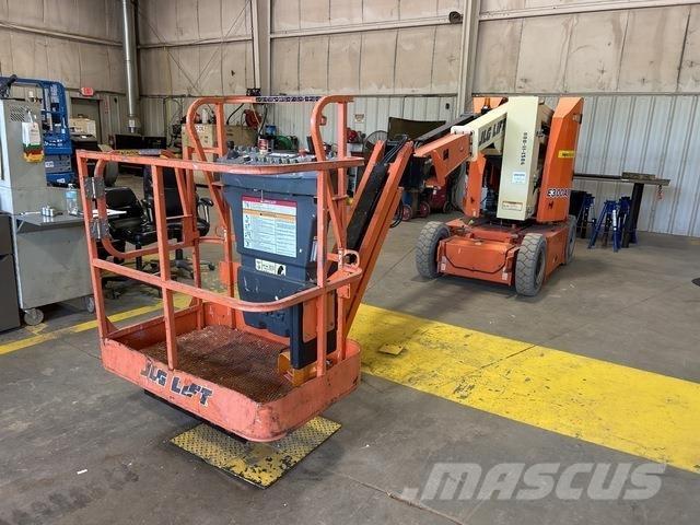 JLG E300AJP Колінчаті підйомники