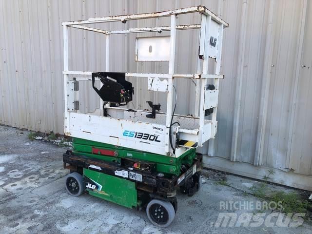 JLG ES1330L Підйомники-ножиці