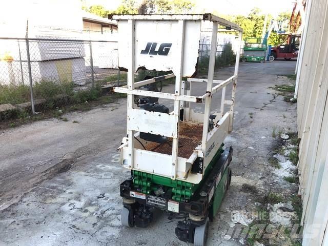 JLG ES1330L Підйомники-ножиці