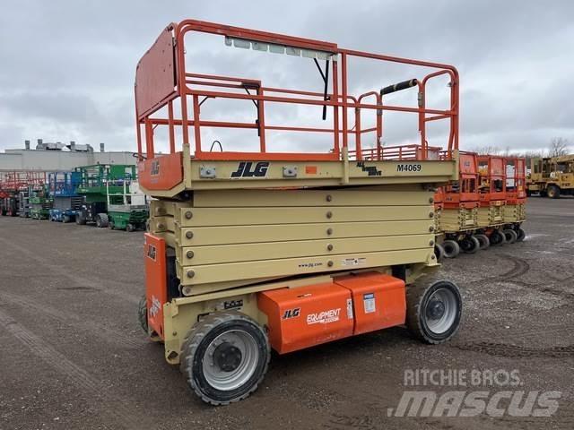 JLG M4069 Підйомники-ножиці