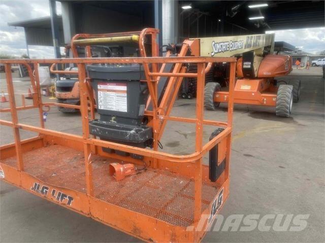 JLG M600J Колінчаті підйомники